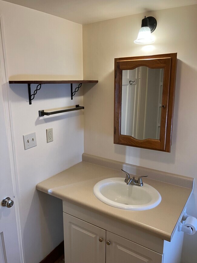 lavabo del baño - W4160 Main Rd