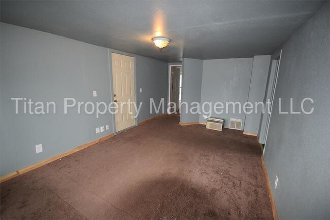 Building Photo - Pet Friendly 2 Bedroom Heat & Water Inc.