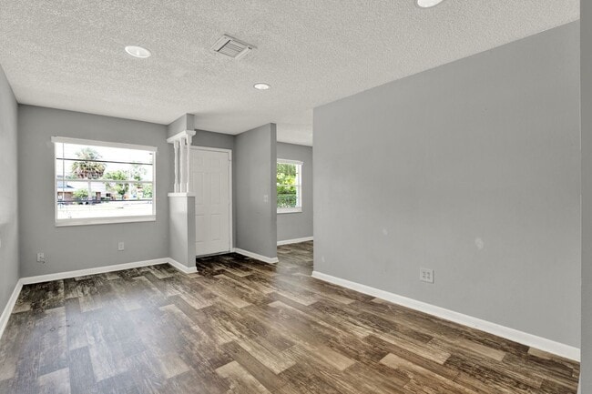 Building Photo - ***Cozy 1 Bedroom Apartment in Orange City***