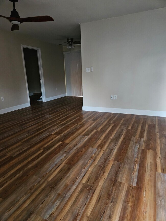 21 Crescent Lake Dr, North Fort Myers, FL 33917 House Rental in North