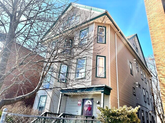 Foto del edificio - 962 Blue Hill Ave