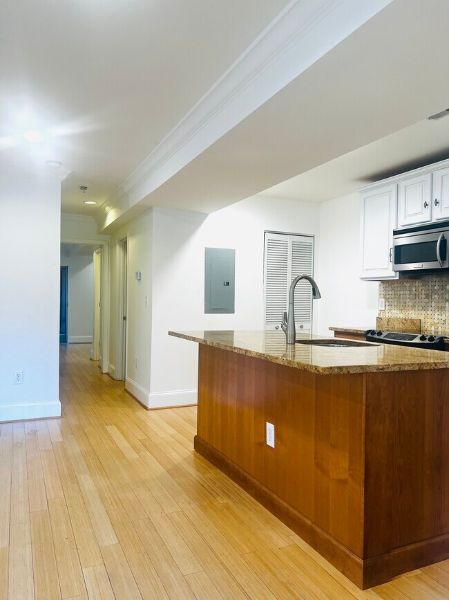 Foto del edificio - 1663 Newton St NW