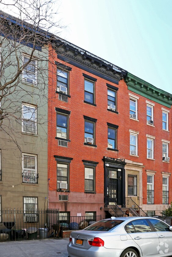 Primary Photo - 320 E 19th St