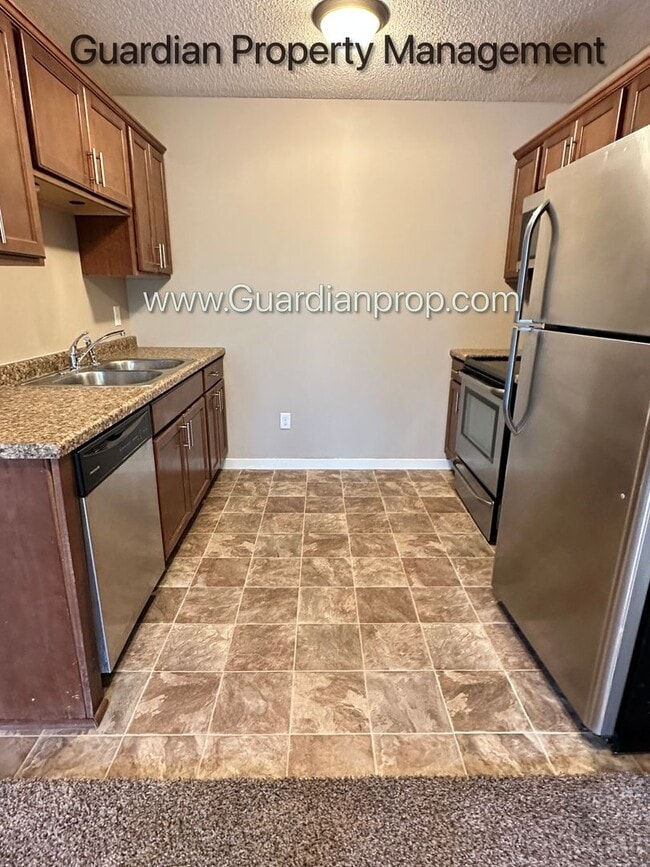 Building Photo - Champlin Town Home, 2 Car Garage, Dishwasher, Washer/Dryer, Balcony, July/Aug 1st Move In