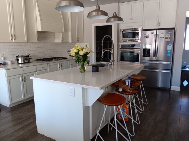 Foto del edificio - Beautiful single family home in Little Valley - PET FRIENDLY