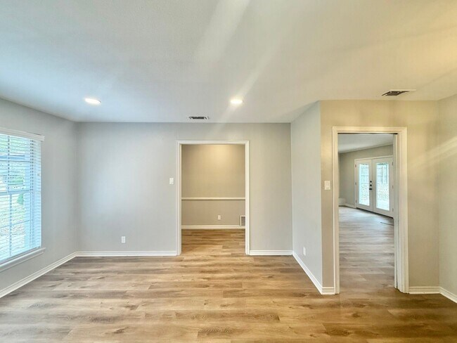 Foto del edificio - Tour today! Stunning 4-bedroom, 2-bath beauty!