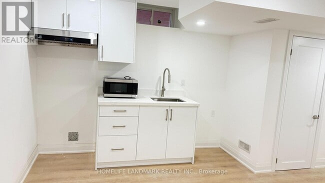 Building Photo - 19 Yarl Dr