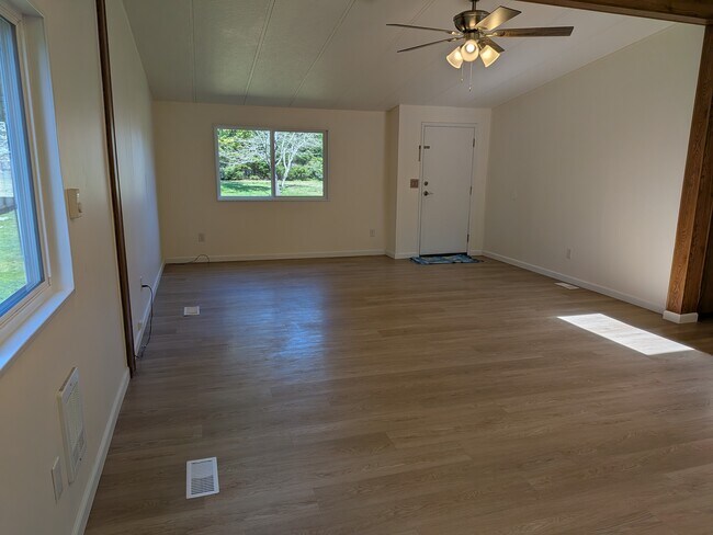 Foto del edificio - 6010 Knoble Rd E