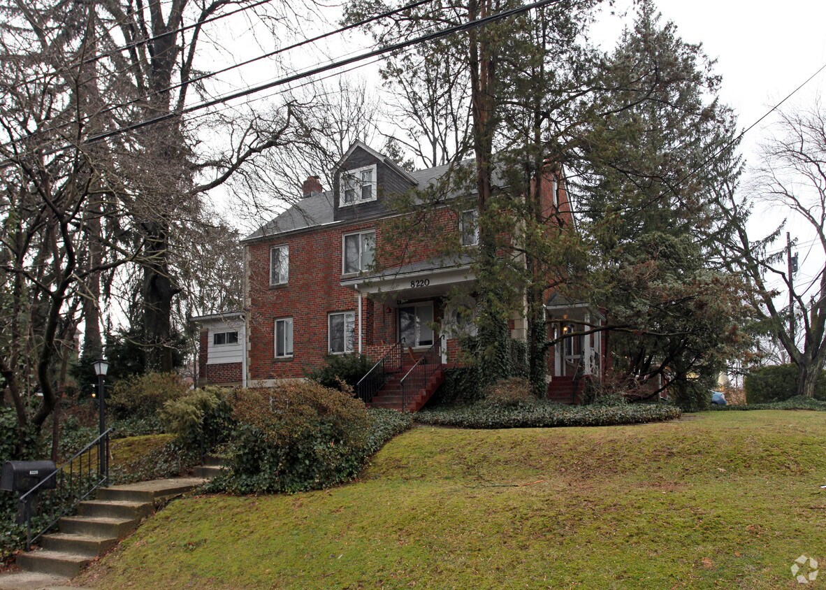 Primary Photo - 8220 Greenwood Ave