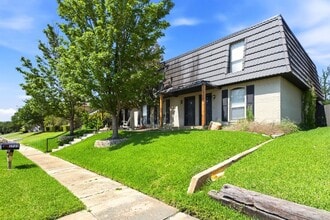 Building Photo - 2729 Hurstview Dr
