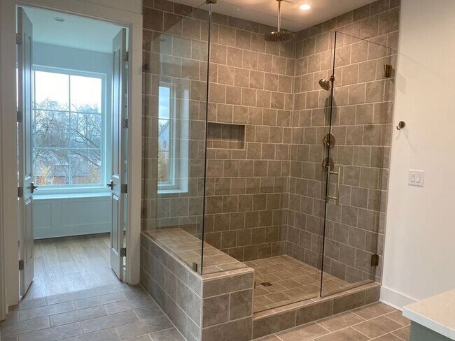 Foto del edificio - 4 Bed 4 Bath Beautiful Brand New House in ...