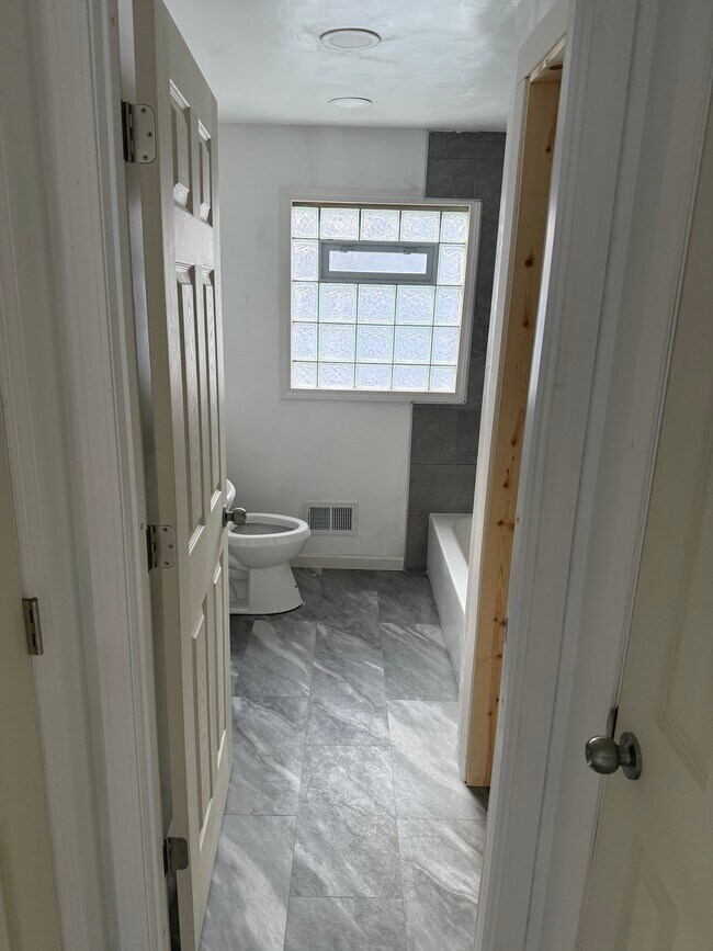 Building Photo - 6514 W Carmen Ave