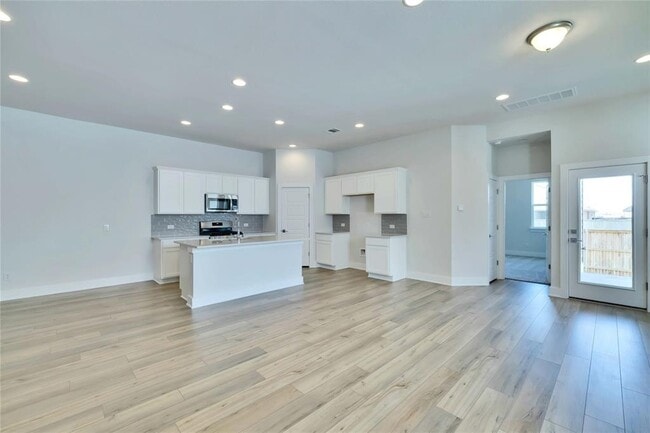 Building Photo - 308 Mirabeau Way