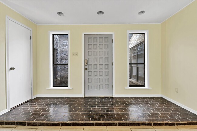 Foto del edificio - 9842 Pinehurst St