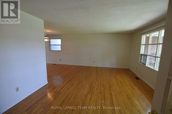 Building Photo - 910 Garwood Ave