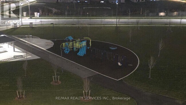 Building Photo - 15 Skyridge Dr