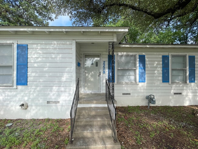 Building Photo - 2208 N 41st St
