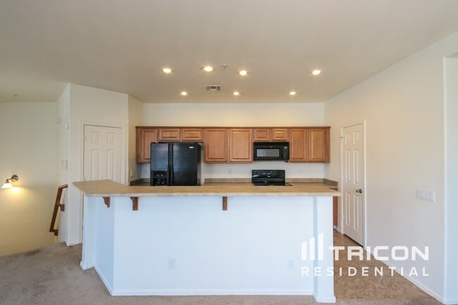 Building Photo - 1250 S Rialto