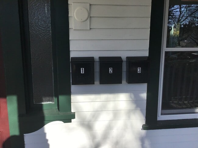 Building Photo - 23 Williams St