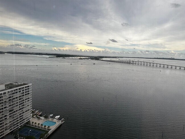 Building Photo - 1541 Brickell Ave