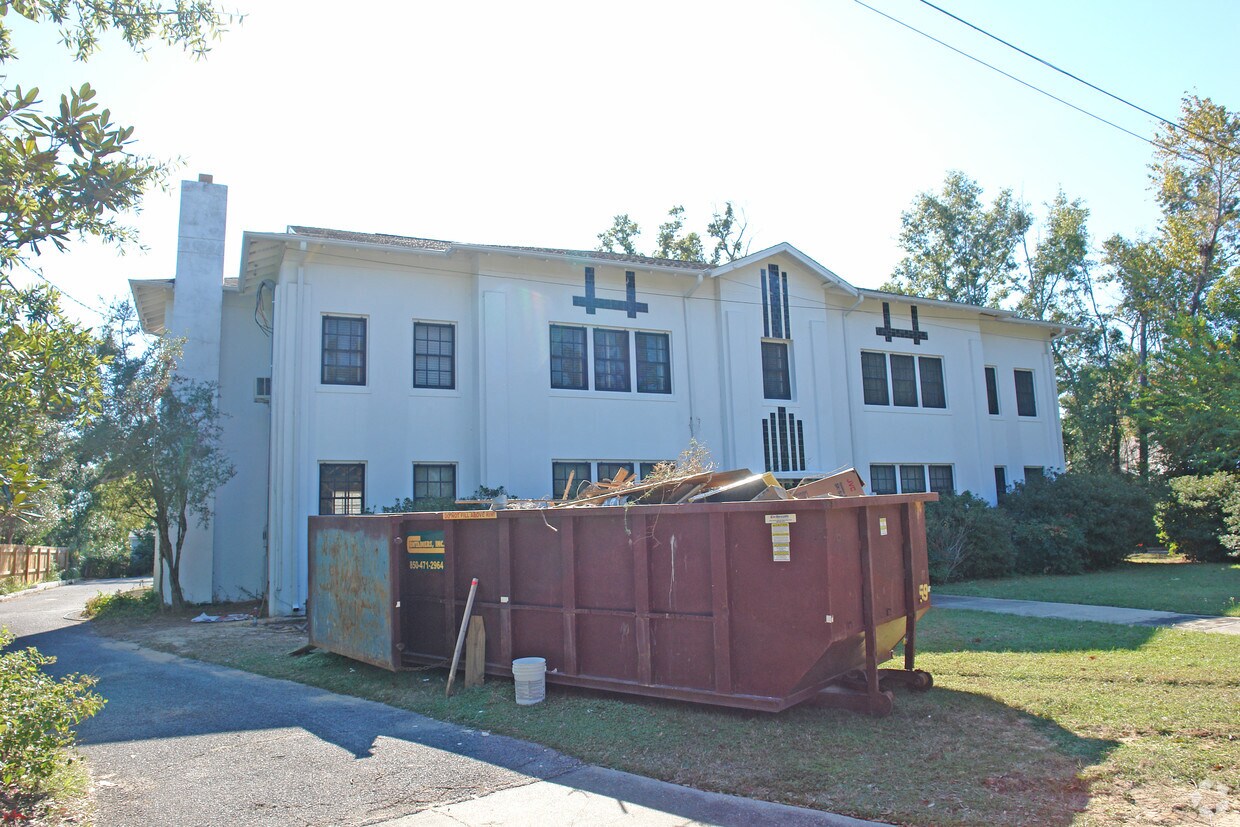 Building Photo - 1515 Lakeview Ave