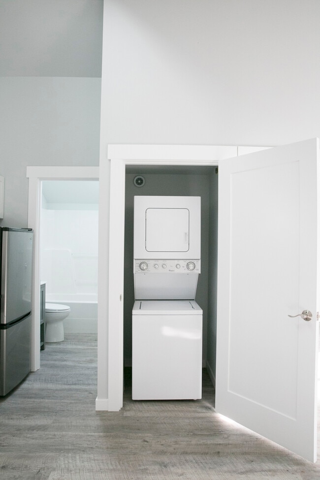 laundry - 1714 NE 113th St