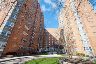 Building Photo - 4950 N Marine Dr