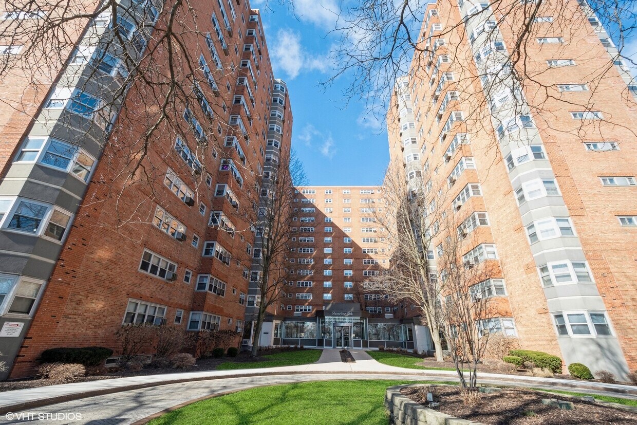 Foto principal - 4950 N Marine Dr