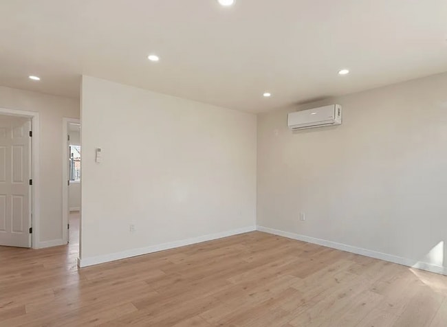 Foto del edificio - 5166 S Manhattan Pl