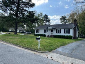 Building Photo - 1413 Treetop Ln