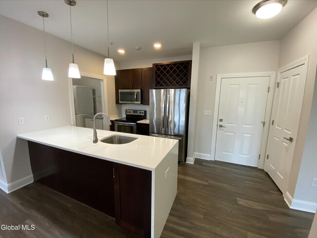 Foto del edificio - 130 Excelsior Ave