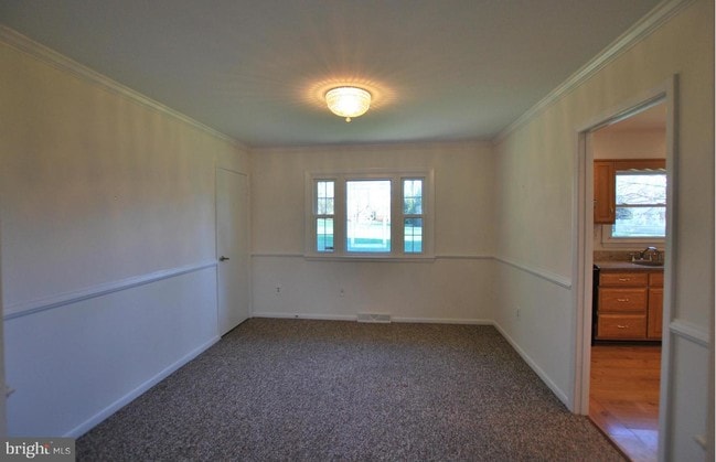 Building Photo - 6633 Seneca Dr