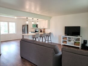 Building Photo - 21340 Jill Ct