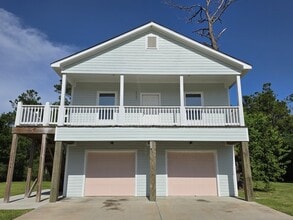 Building Photo - 6207 Lacey Oak Dr