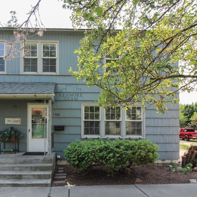Building Photo - 3 Bedroom, 1 Bath 1800 sqft Duplex in Richland