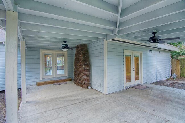 Building Photo - 2370 Central Dr