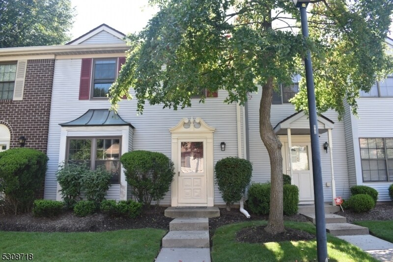 Primary Photo - 7 Kirby Ln