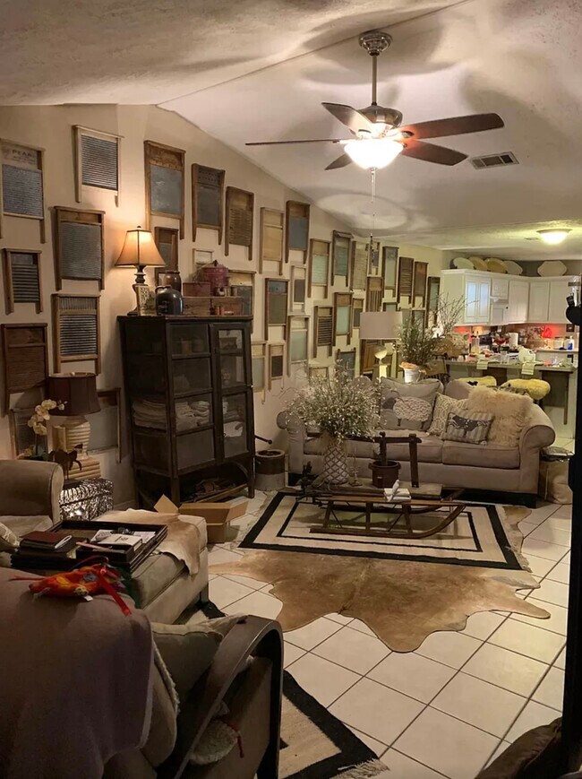 Foto del edificio - 1411 Western Oaks Ct