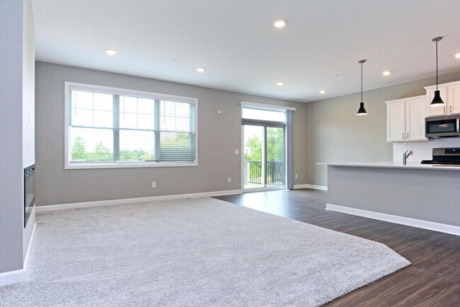 Foto del edificio - Beautiful 3 BD/ 3BA Townhome In Chaska.