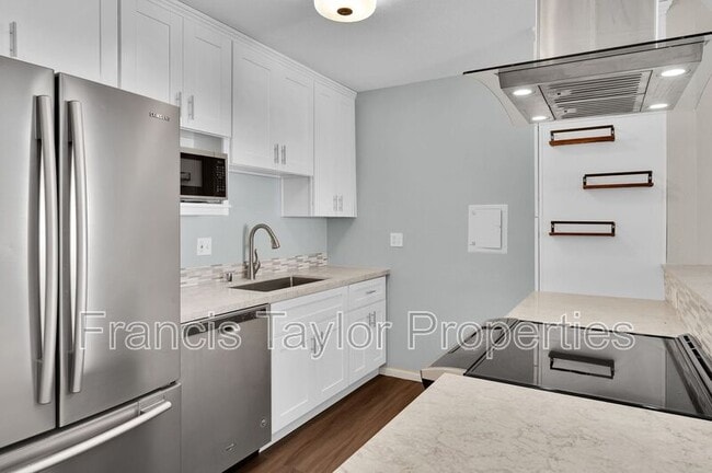 Building Photo - 6780 Friars Rd