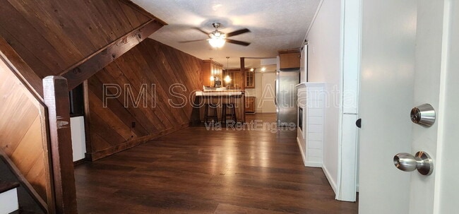 Foto del edificio - 6584 Walker Rd