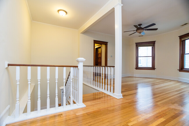 Building Photo - 1432 W Cullom Ave