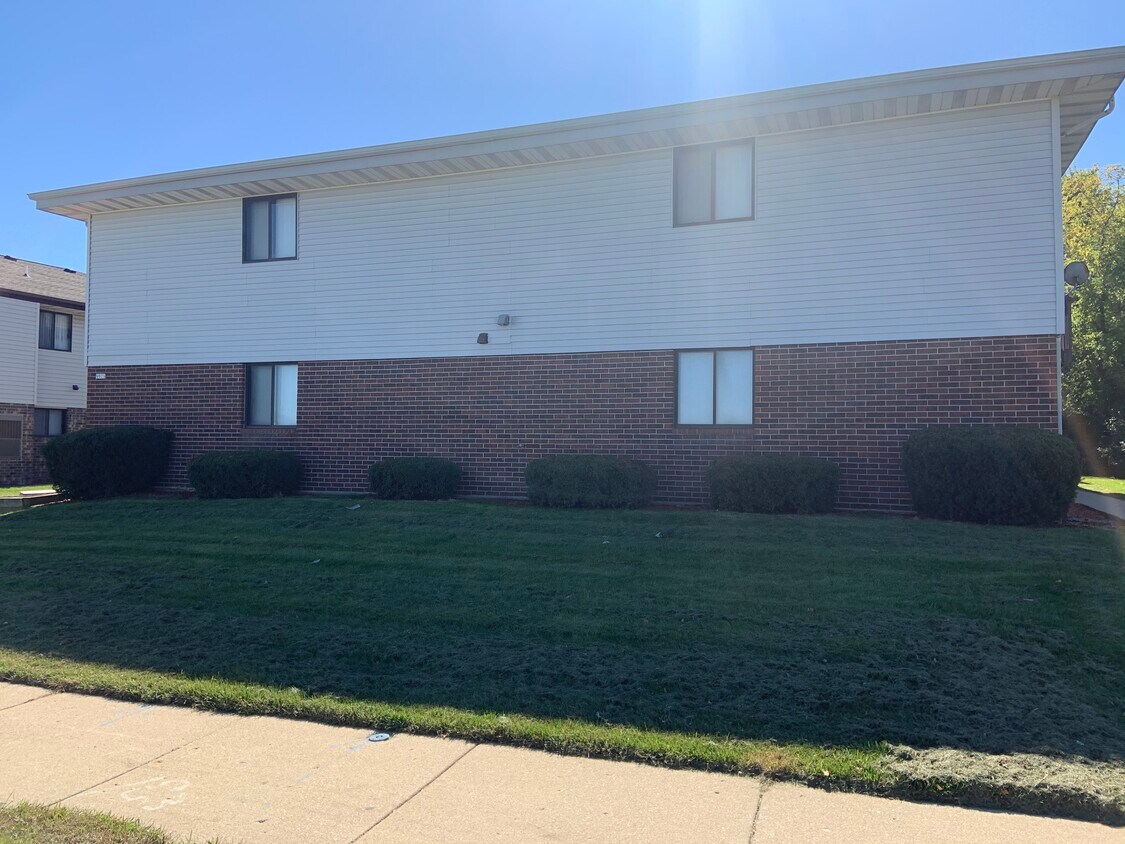 Foto principal - 9925 W Hampton Ave