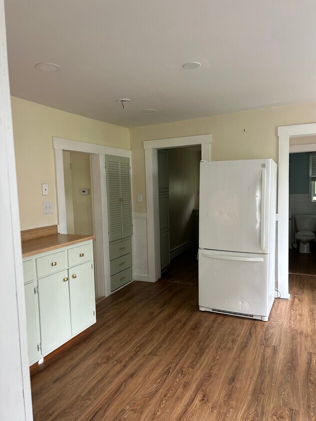 Primary Photo - 16 Svenson Ave