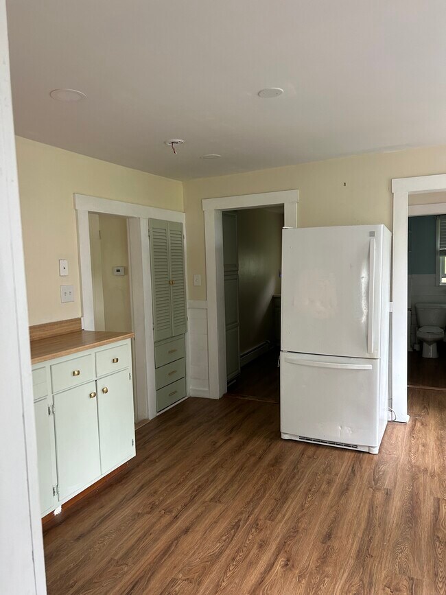 Building Photo - 16 Svenson Ave