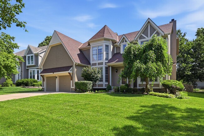 Foto del edificio - Luxury, Location & Lifestyle—All in One! Executive Home w/ Community Pool