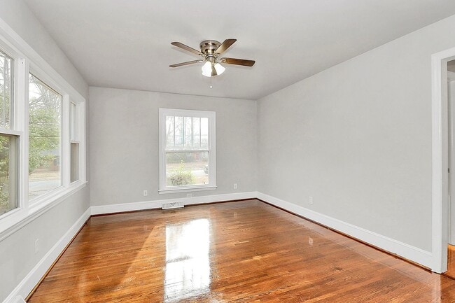 Foto del edificio - Lovely Two Bedroom Duplex!