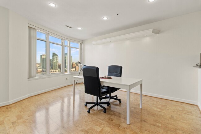 Foto del edificio - 100 Harborview Dr
