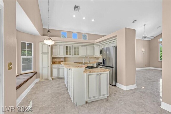 Building Photo - Amazing Home in Silverado Ranch