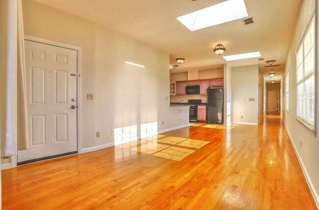 Foto del edificio - 24 Emerson Ave